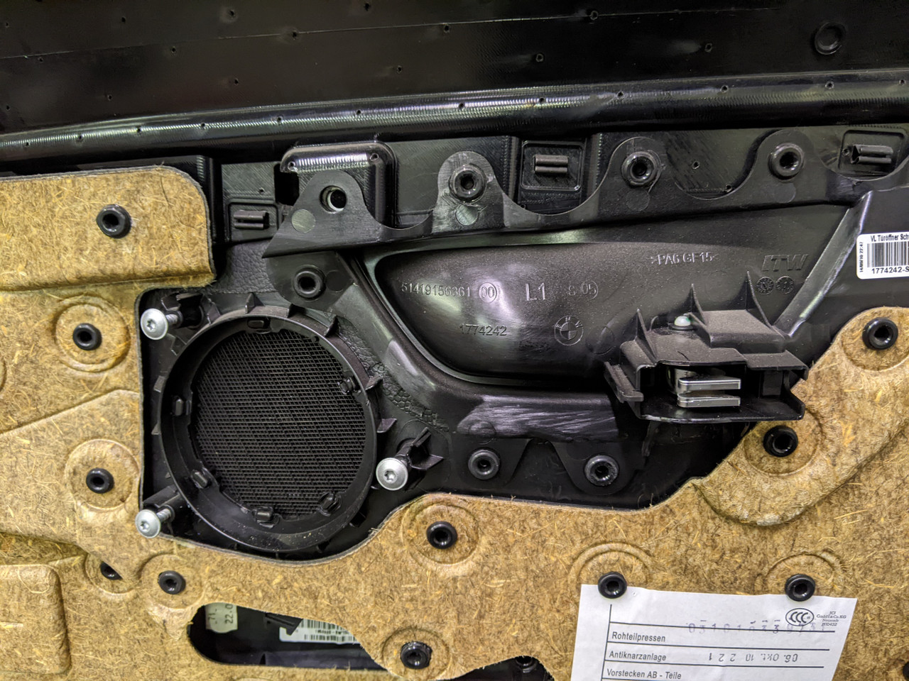 user_dea6b361様 BMW Rear Left Upper Door Frame / Trim (X1) 51427349671