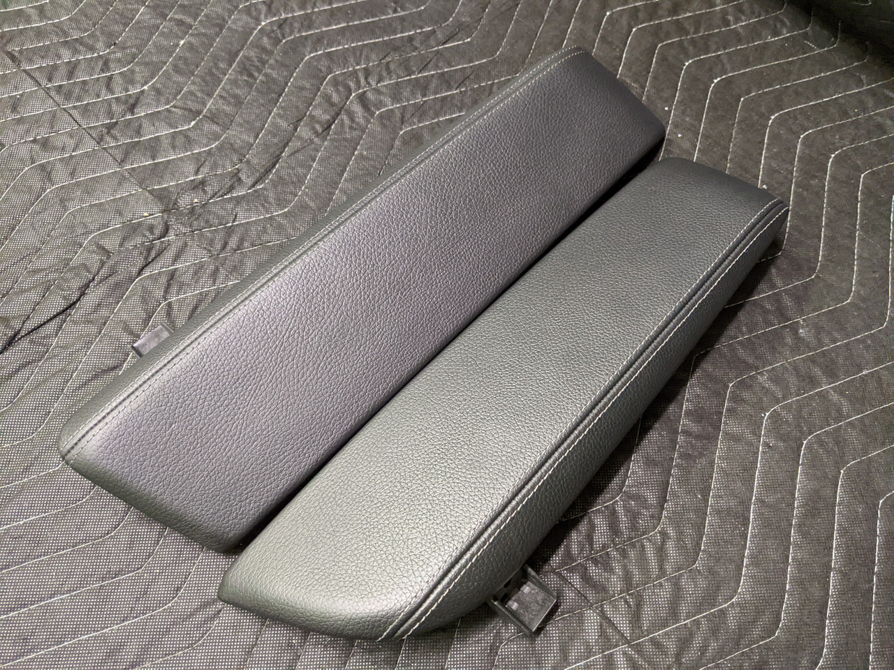 BMW G30/G31 5-Series Center Console Armrest Pads Leather Schwarz 51169388149