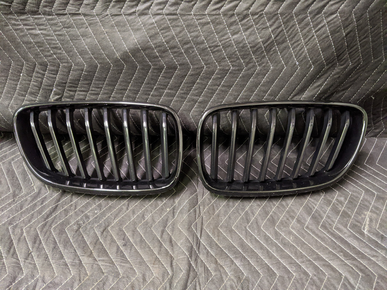 BMW F22/F23 2-Series Front Bumper Grilles Sport Black 51137295524 51137295523