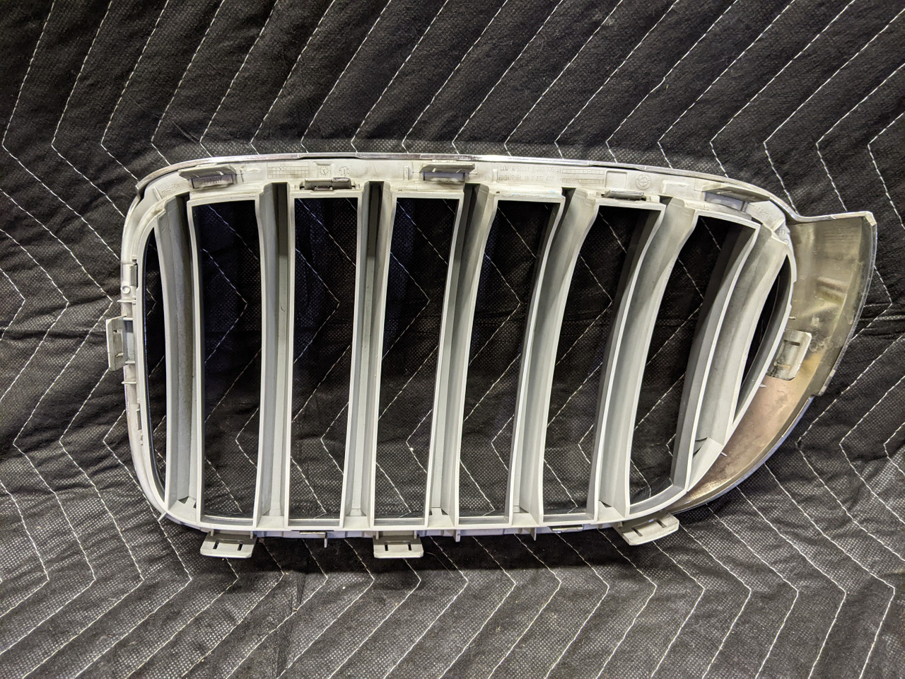 BMW F25 X3 Front Right Grille Titan 51117237422