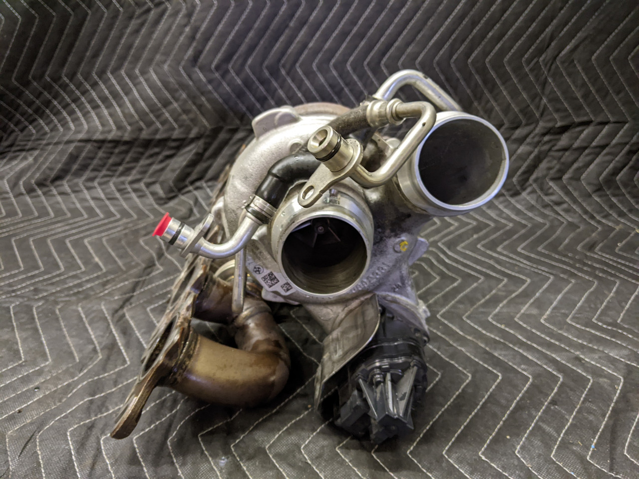 BMW G30 5-Series B58 Engine Turbocharger Exhaust Manifold 33K Miles 7643147