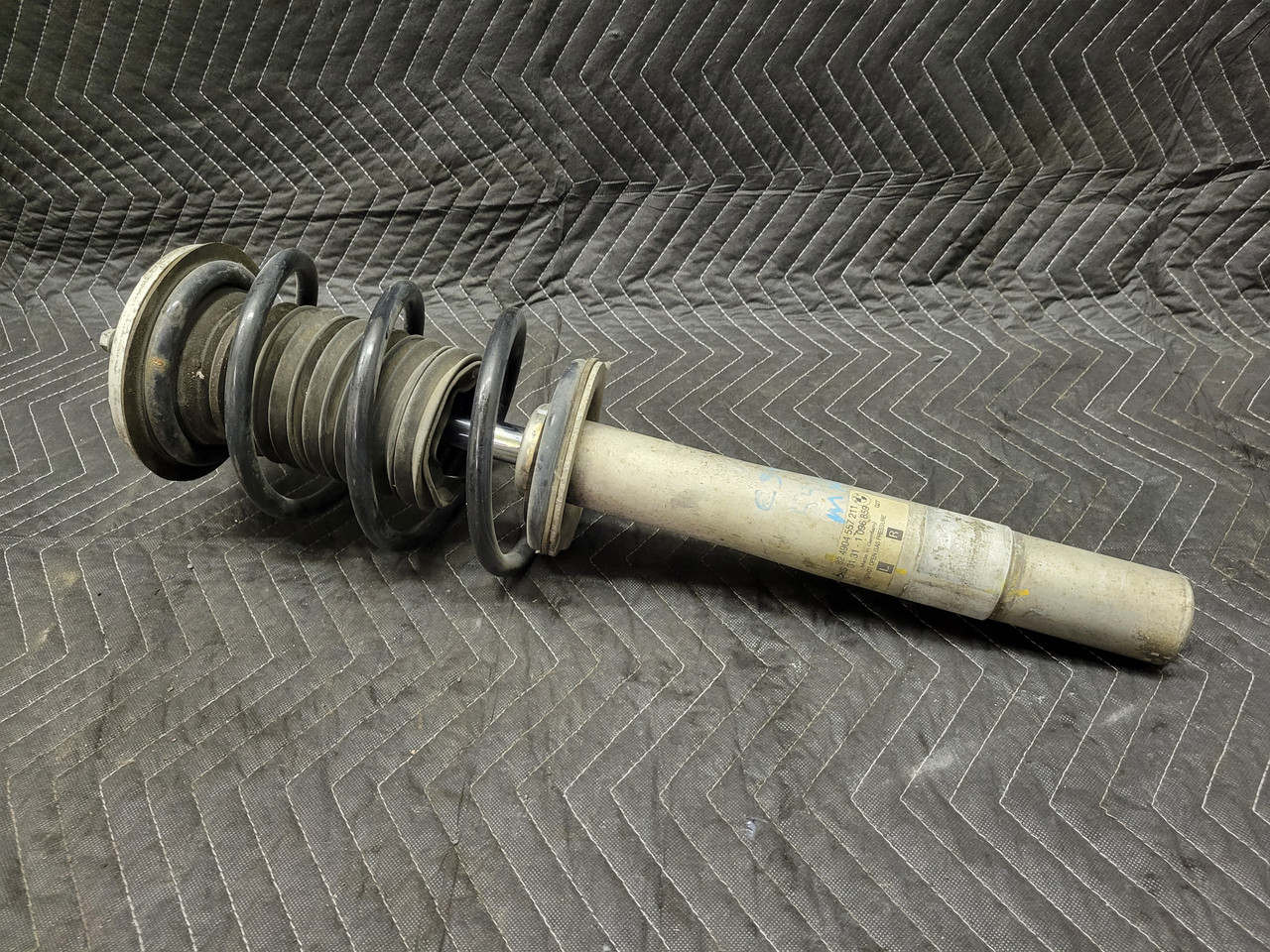 BMW E39 5-Series Front Spring Strut Assembly 31311096859