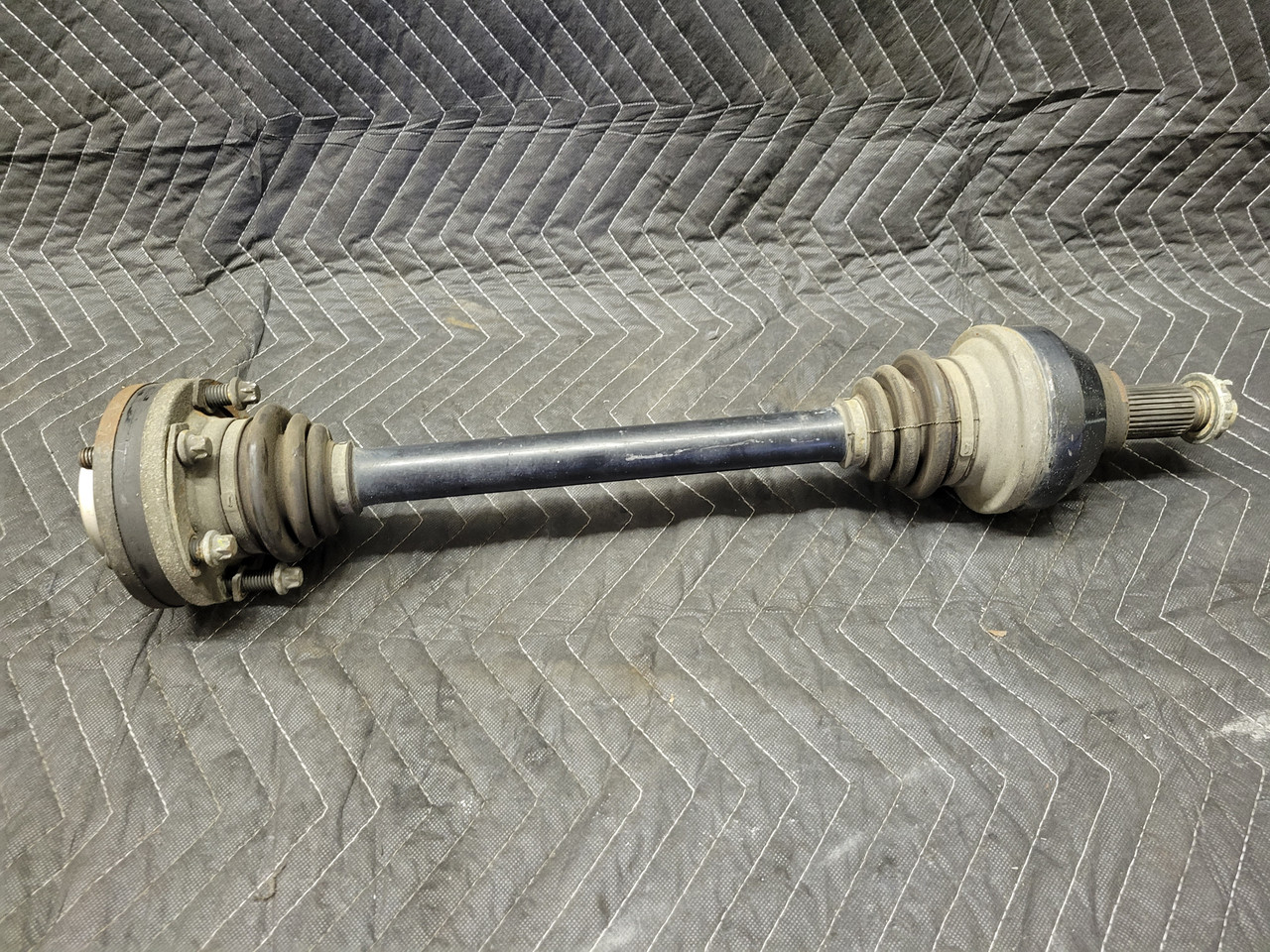 BMW E39 540i Rear Axle Output Shaft Automatic 33201229512