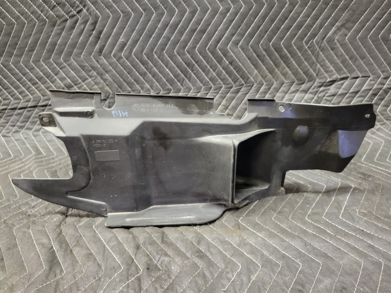 BMW E39 5-Series Air Duct Left 51718264399