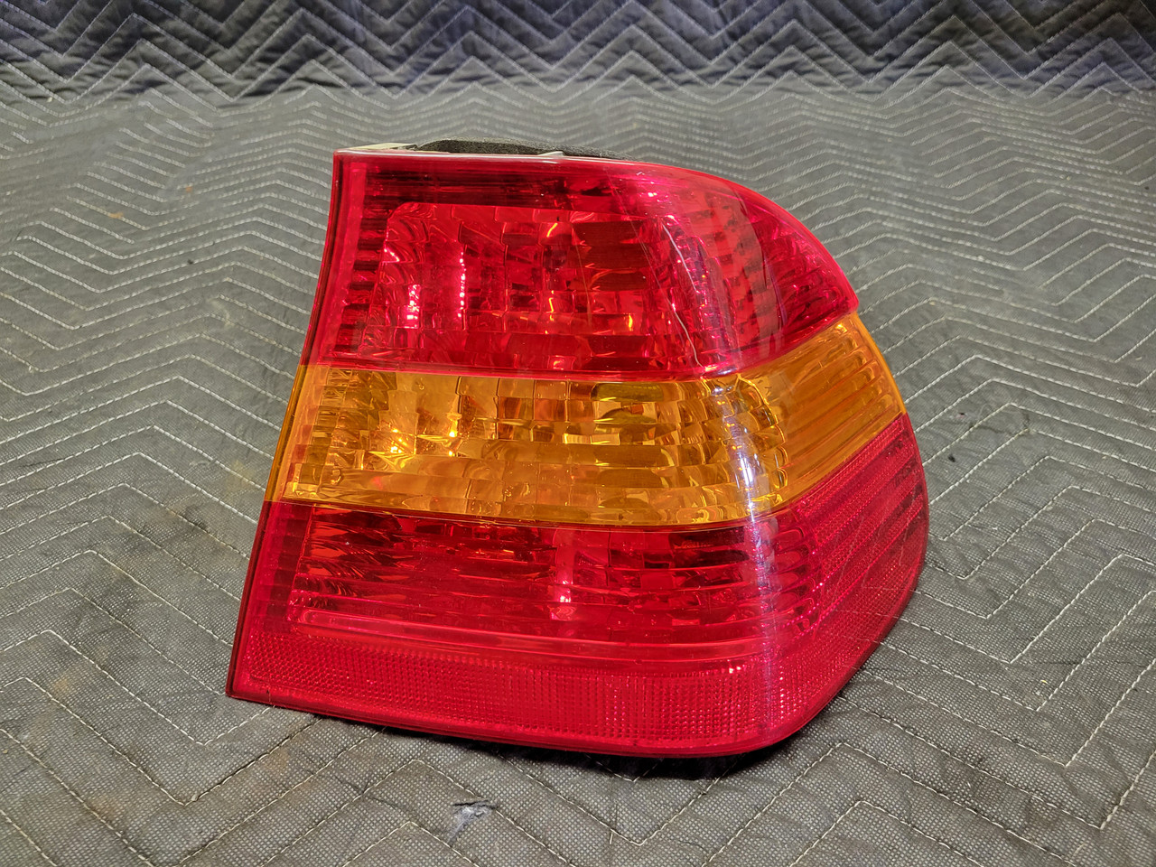 BMW E46 3-Series Rear Right Taillight 63216946534