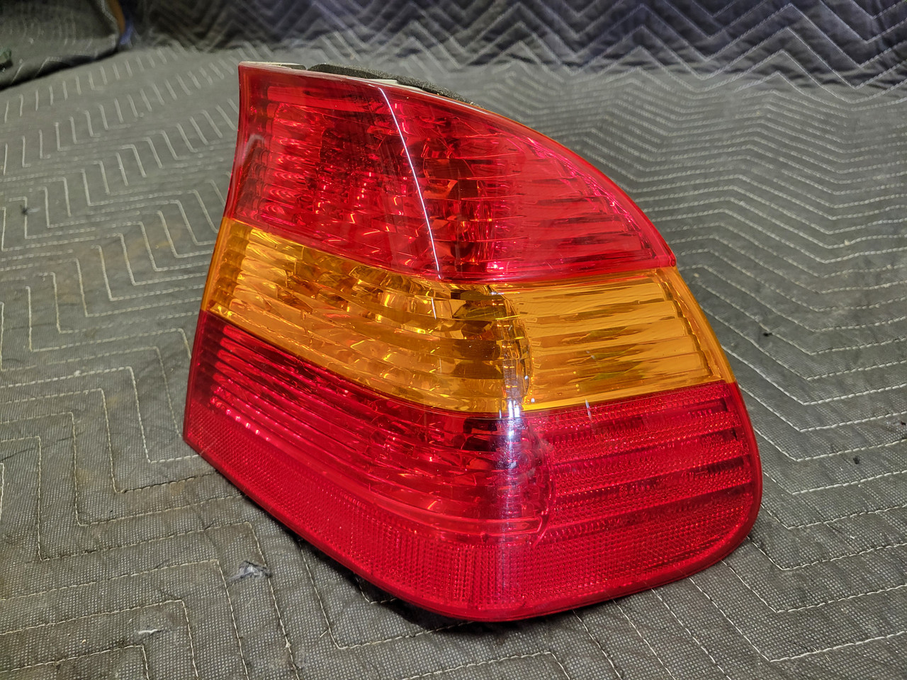 BMW E46 3-Series Rear Right Taillight 63216946534