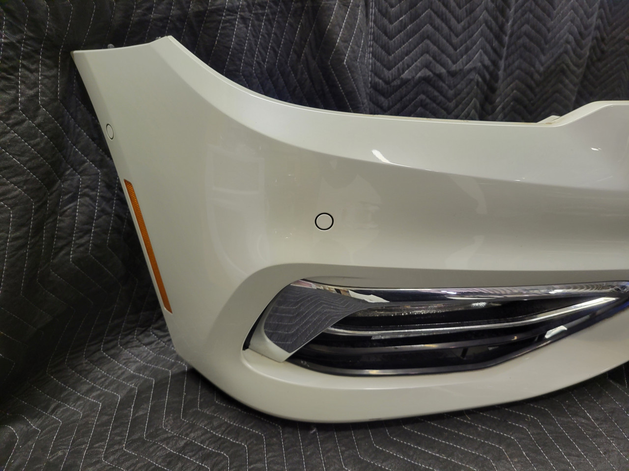 BMW G30 5-Series Front Bumper Mineral White Metallic 7427435