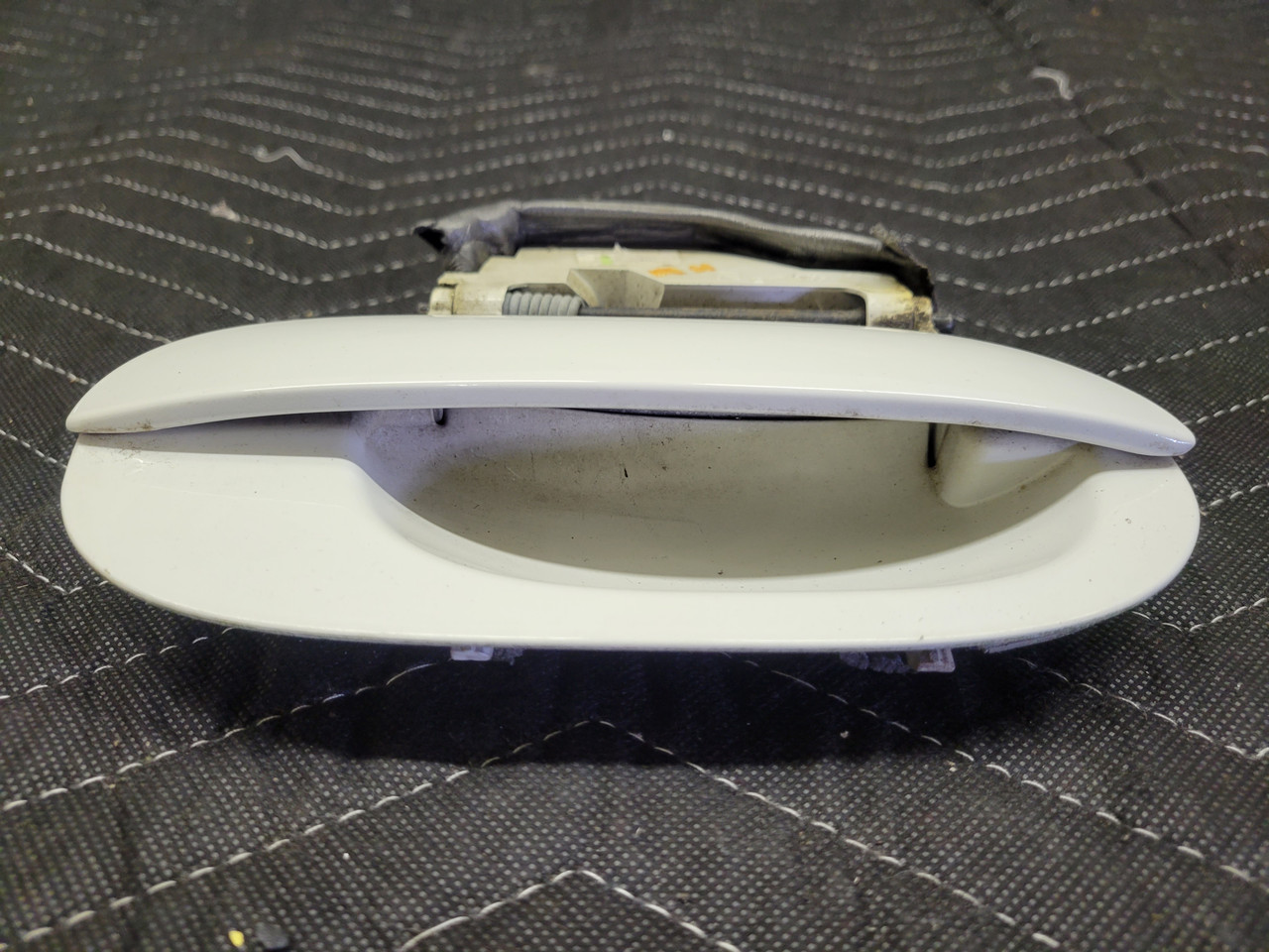 BMW E39 5-Series Outer Right Door Handle Alpine White III 51210000516