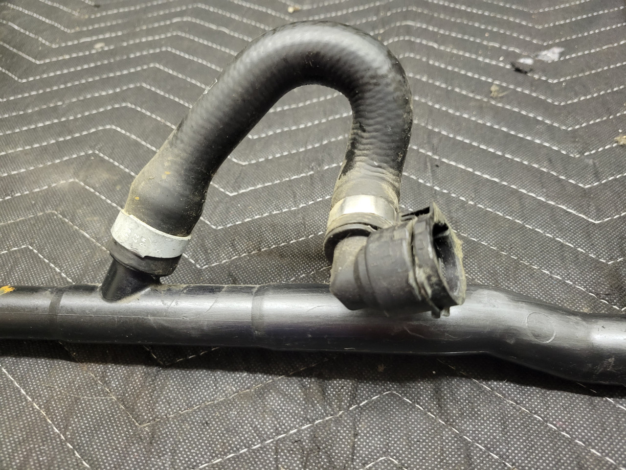 BMW E90 3-Series AT Thermostat Hose Heater Coolant Return Pipe Line 17127548211