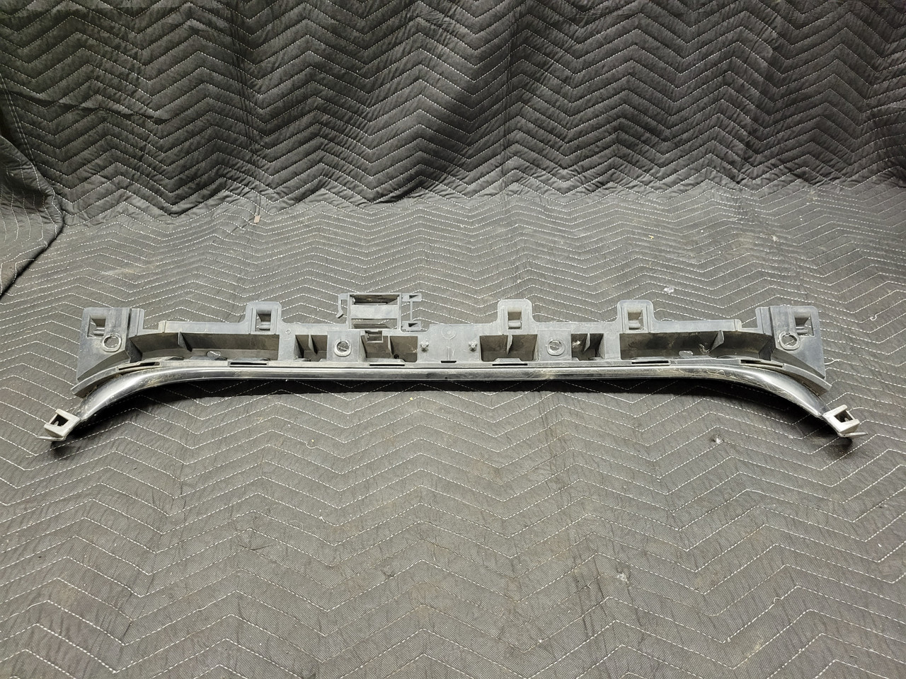 BMW E90 3-Series Rear Bumper Guide Center 51127058522