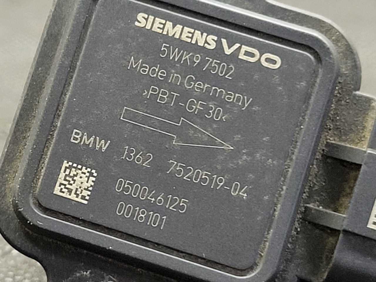 BMW E90 3-Series MAF Hot-film Air Mass Meter 13627520519