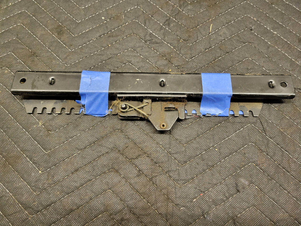 BMW E21 3-Series Front Right Seat Rails 52101867962