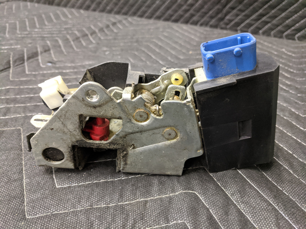 BMW E36 3-Series Door Lock Rear Right 51228122420 67118353011