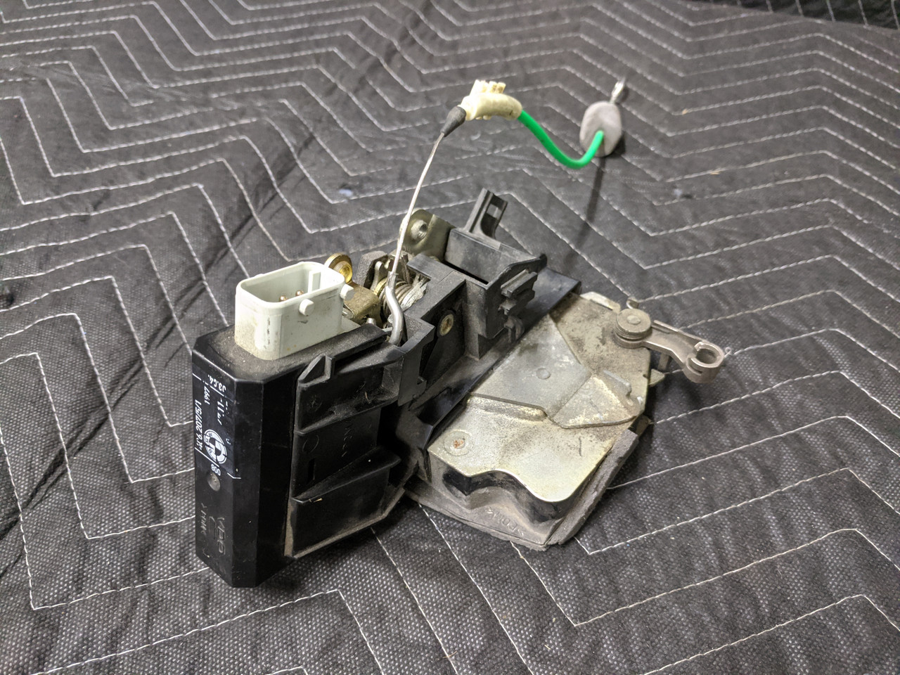 BMW E39 5-Series Door Lock Right Rear 51218166248 67118352165