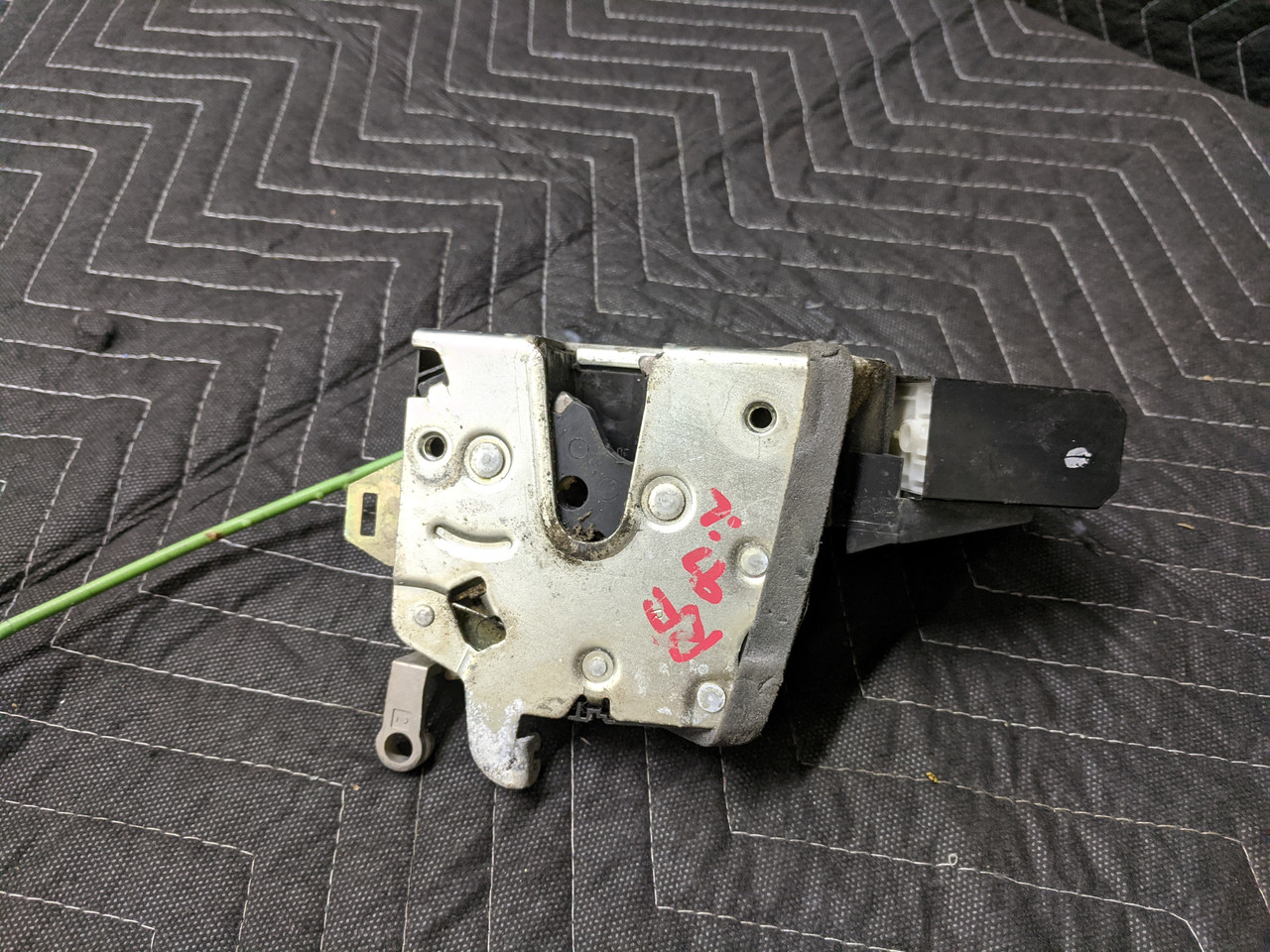 BMW E38/E39 5-Series 7-Series Door Lock Front Right 51218125668