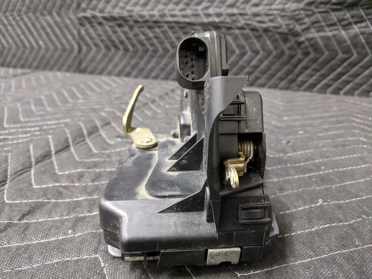 BMW E46 3-Series Door Lock With Motor Actuator Front Right 51218206408