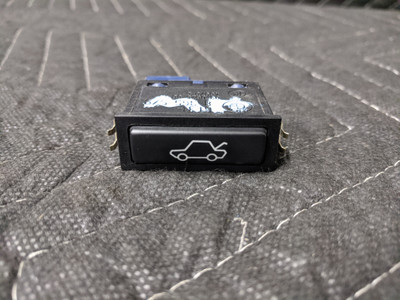 BMW E38/E39/E46/E53/E85/E86 Trunk Unlock Switch 61318365579 BMW E38/E39/E46/E53/E85/E86 Trunk Unlock Switch 61318365579