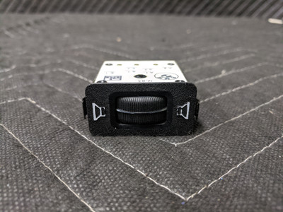 BMW E24/E28/E30 Speaker Fader Control With Flat-Type Connector 65121368769 BMW E24/E28/E30 Speaker Fader Control With Flat-Type Connector 65121368769