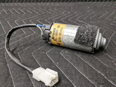 BMW E32/E34 5-Series 7-Series Drivers Power Seat Headrest Motor Bosch 0130002427 52201391426 BMW E32/E34 5-Series 7-Series Drivers Power Seat Headrest Motor Bosch 0130002427 52201391426