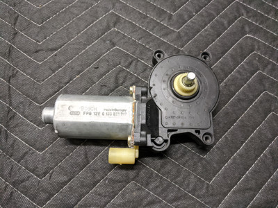 BMW E46/E53/E64/E85 Right Front Window Regulator Lifter Motor Bosch 0130821717 67628362064 BMW E46/E53/E64/E85 Right Front Window Regulator Lifter Motor Bosch 0130821717 67628362064
