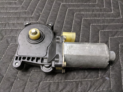 BMW E46 3-Series Window Regulator Lifter Motor Right Passenger Rear Bosch 0130821726 67628362065 BMW E46 3-Series Window Regulator Lifter Motor Right Passenger Rear Bosch 0130821726 67628362065