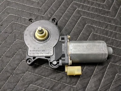 BMW E46/E53/E64/E85 Window Regulator Lifter Motor Bosch 0130821716 67628362063 BMW E46/E53/E64/E85 Window Regulator Lifter Motor Bosch 0130821716 67628362063