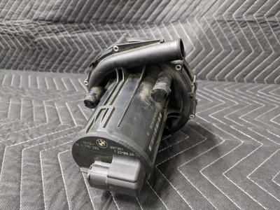 BMW E46 3-Series Secondary Air Injection Smog Pump Pierburg 11721435364 BMW E46 3-Series Secondary Air Injection Smog Pump Pierburg 11721435364