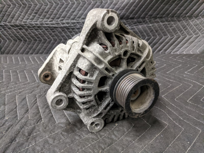 BMW E83 X3 Alternator Valeo 12317521137 BMW E83 X3 Alternator Valeo 12317521137