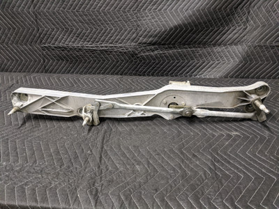 BMW E39 5-Series Windshield Wiper Linkage With Motor 67638360603 BMW E39 5-Series Windshield Wiper Linkage With Motor 67638360603