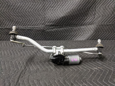 BMW E46 3-Series Windshield Wiper Linkage With Motor 67636914577A BMW E46 3-Series Windshield Wiper Linkage With Motor 67636914577A