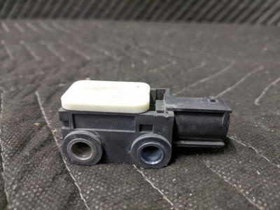 BMW E60/E61/E65/E66/E85/E90 Accelerating Impact Sensor 65776951595 BMW E60/E61/E65/E66/E85/E90 Accelerating Impact Sensor 65776951595