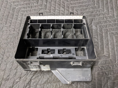 BMW E32/E34 5-Series 7-Series Fuse Box 61131374129 BMW E32/E34 5-Series 7-Series Fuse Box 61131374129
