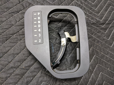 BMW E39 5-Series Gear Shift Lever Selector Trim Panel Schwarz 51168186977 BMW E39 5-Series Gear Shift Lever Selector Trim Panel Schwarz 51168186977
