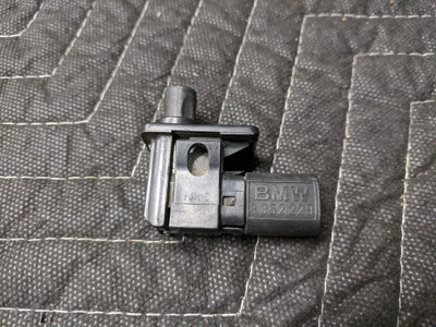 BMW E38/E39 /E46 Hood Open Alarm Contact Switch 61318352229 BMW E38/E39 /E46 Hood Open Alarm Contact Switch 61318352229