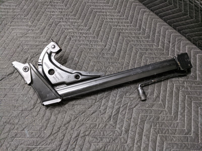 BMW E34 5-Series Emergency Lifting Jack 71121179621 BMW E34 5-Series Emergency Lifting Jack 71121179621