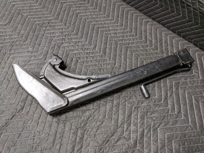 BMW E32 7-Series Emergency Lifting Jack 71121128771 BMW E32 7-Series Emergency Lifting Jack 71121128771