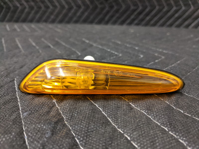 BMW E46 3-Series Side Marker Turn Signal Amber 63136911367 BMW E46 3-Series Side Marker Turn Signal Amber 63136911367