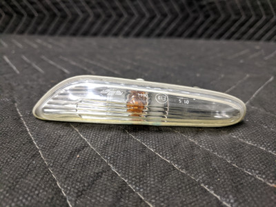 BMW E60/E61 5-Series Side Marker Turn Signal White Right 63137165742 BMW E60/E61 5-Series Side Marker Turn Signal White Right 63137165742