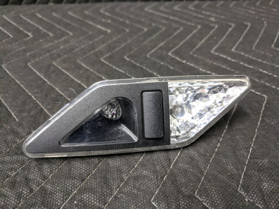 BMW E46 3-Series Interior Reading Light Right Rear 63318375586 BMW E46 3-Series Interior Reading Light Right Rear 63318375586