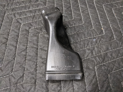 BMW E46 3-Series Defroster Nozzle Right Passenger 64228207902 BMW E46 3-Series Defroster Nozzle Right Passenger 64228207902