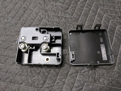 BMW E46 3-Series Positive Battery Terminal Junction Box 61138374986 BMW E46 3-Series Positive Battery Terminal Junction Box 61138374986