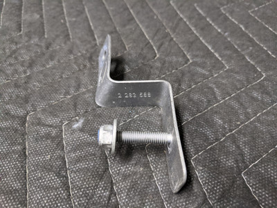 BMW E90/E92/E93 M3 Transmission Oil Cooler Line Support 17222283588