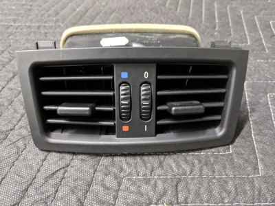 BMW E90 3-Series Rear Center Console Vent 6932023 BMW E90 3-Series Rear Center Console Vent 6932023