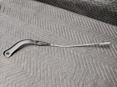 BMW E90/E91/E92/E93 Right Passenger Windshield Wiper Arm 61617253397 BMW E90/E91/E92/E93 Right Passenger Windshield Wiper Arm 61617253397