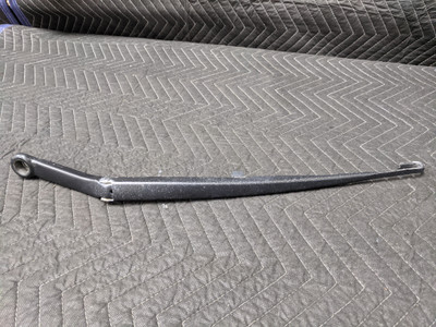 BMW E46 3-Series Left Driver Windshield Wiper Arm 61617003931 BMW E46 3-Series Left Driver Windshield Wiper Arm 61617003931