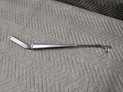 BMW E70/E71/E72 X5 X6 Left Driver Windshield Wiper Arm 61617153736