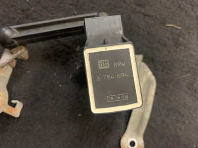 BMW E90 Headlight Level Sensor with Bracket 6784694