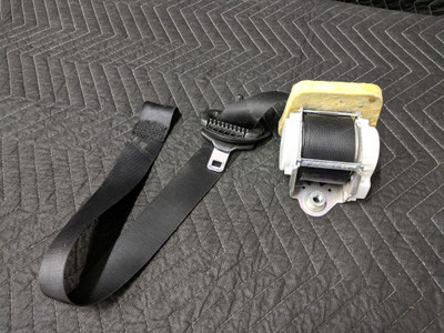 BMW E92 3-Series Coupe Front Left Seatbelt Schwarz 72119114283 BMW E92 3-Series Coupe Front Left Seatbelt Schwarz 72119114283