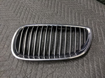 BMW E90/E92/E93 3-Series Kidney Grille Chrome Left 51137157277