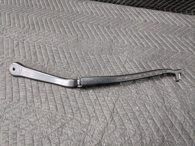 BMW E90/E91/E92/E93 3-Series Windshield Wiper Arm Left 61617171639 BMW E90/E91/E92/E93 3-Series Windshield Wiper Arm Left 61617171639